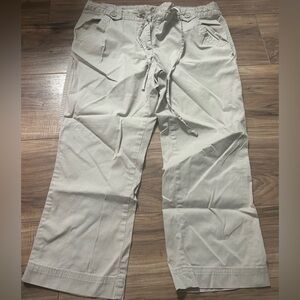 Women’s Bass Cream Capris